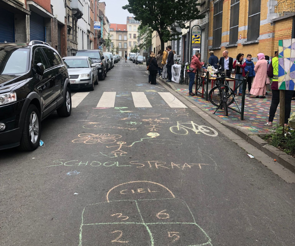À Bruxelles, la plupart des communes soutiennent la création de rues scolaires sur leur territoire, sauf Evere et Saint-Josse-Ten-Noode.